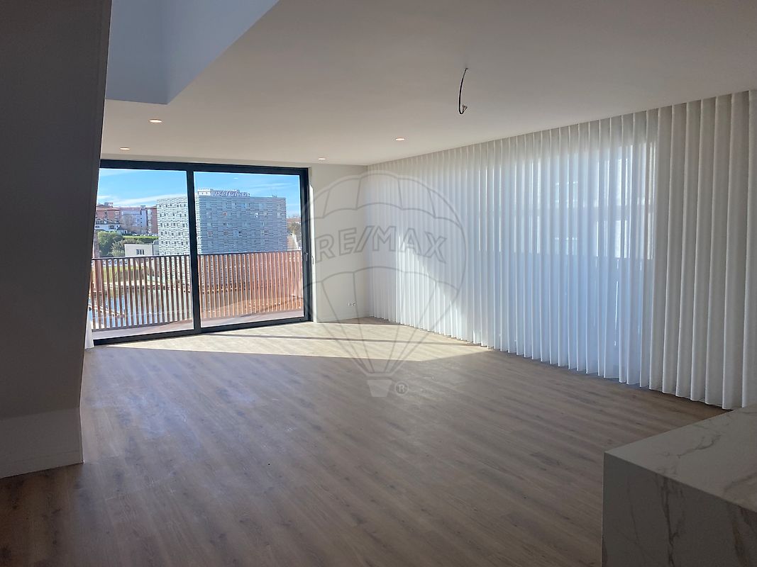 Aveiro, 4 Bedrooms Bedrooms, 0 ,5 BathroomsBathrooms,Apartment,For Sale,0,1114