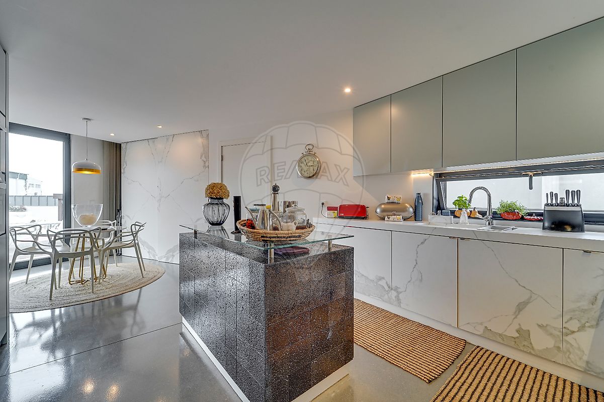 Esgueira - Aveiro, 4 Bedrooms Bedrooms, 0 ,4 BathroomsBathrooms,Villa,For Sale,0,1194