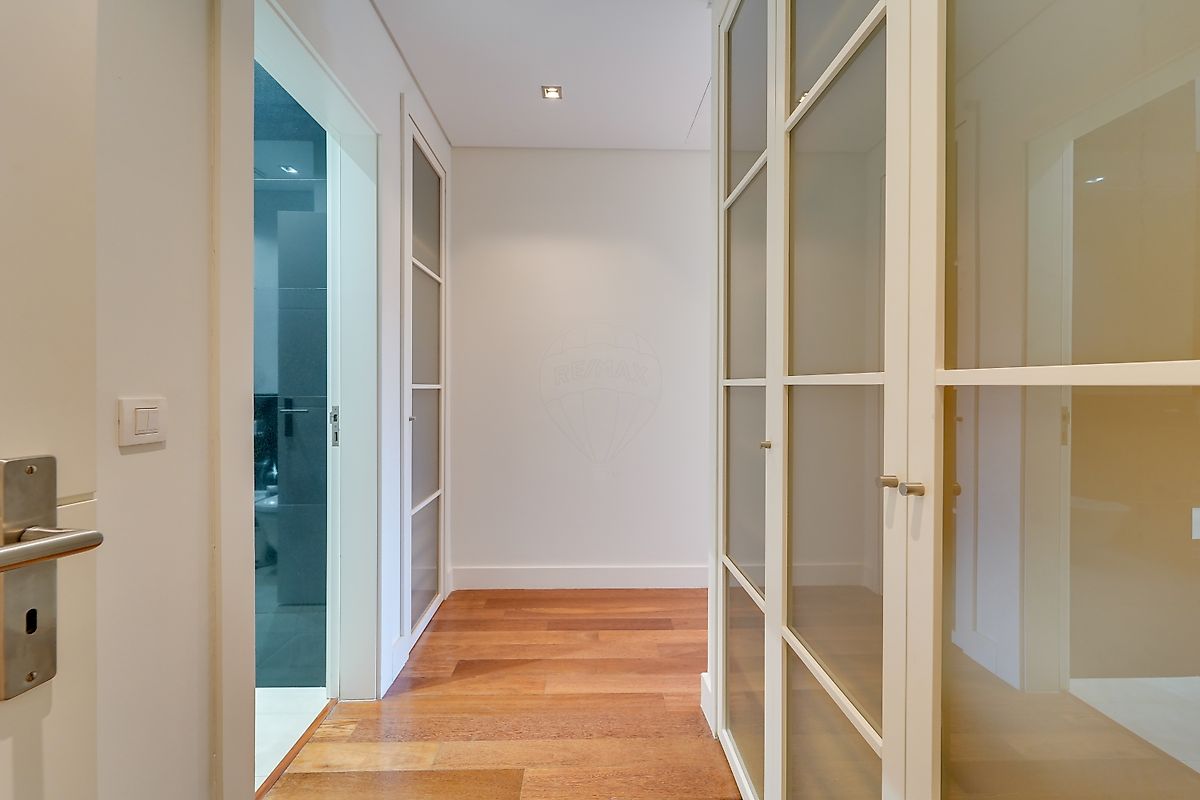 Cascais, 3 Bedrooms Bedrooms, 0 ,5 BathroomsBathrooms,Apartment,For Sale,0,1200