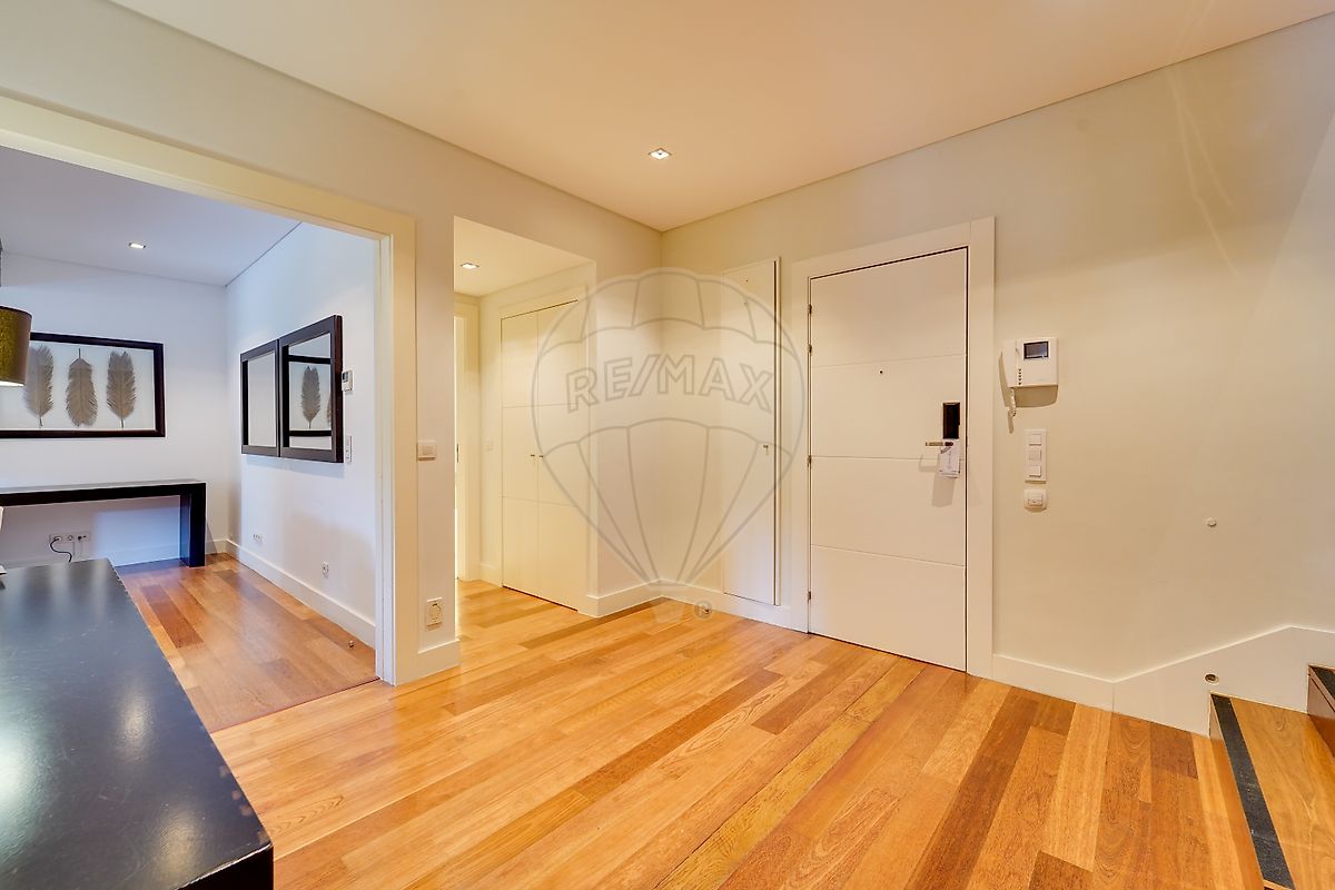 Cascais, 3 Bedrooms Bedrooms, 0 ,5 BathroomsBathrooms,Apartment,For Sale,0,1200