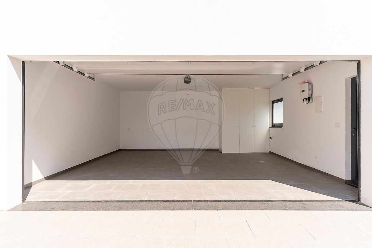 Aradas - Aveiro, 4 Bedrooms Bedrooms, 0 ,3 BathroomsBathrooms,Villa,For Sale,0,1203