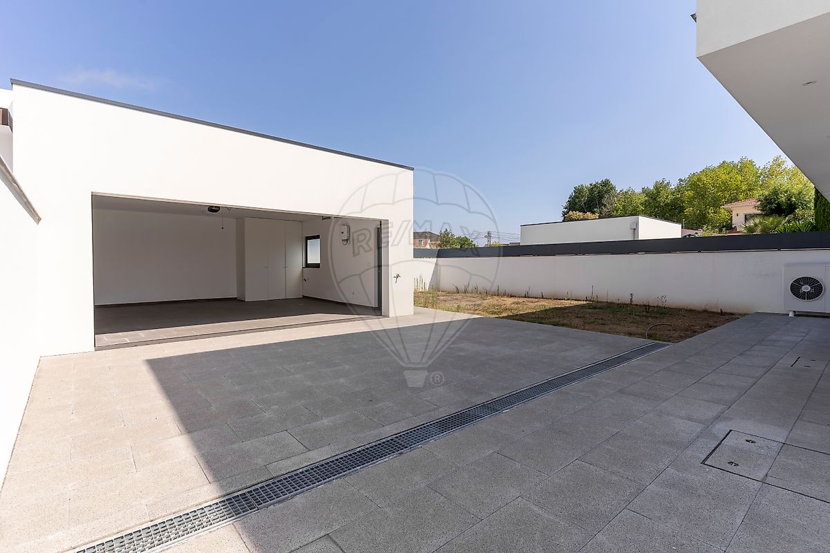 Aradas - Aveiro, 4 Bedrooms Bedrooms, 0 ,3 BathroomsBathrooms,Villa,For Sale,0,1203