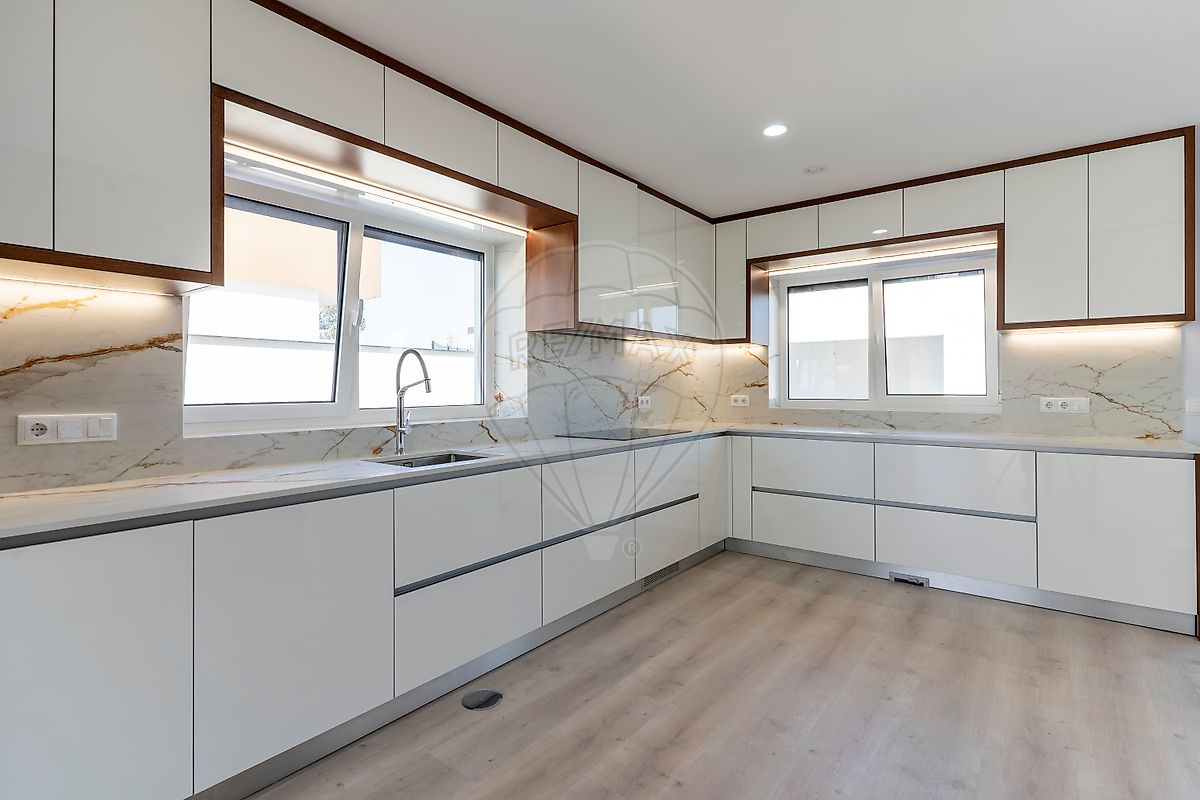 Aradas - Aveiro, 4 Bedrooms Bedrooms, 0 ,3 BathroomsBathrooms,Villa,For Sale,0,1203