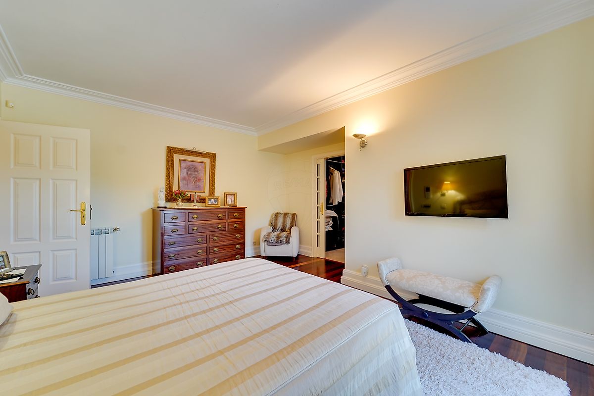 Esgueira - Aveiro, 5 Bedrooms Bedrooms, 0 ,6 BathroomsBathrooms,Villa,For Sale,0,1074